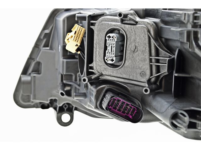 Front Right Headlight Assembly - 2015-2017 Volkswagen Touareg - Hella 131069-05647183